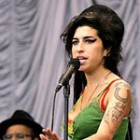 Pe Amy Winehouse o cearta mamica!